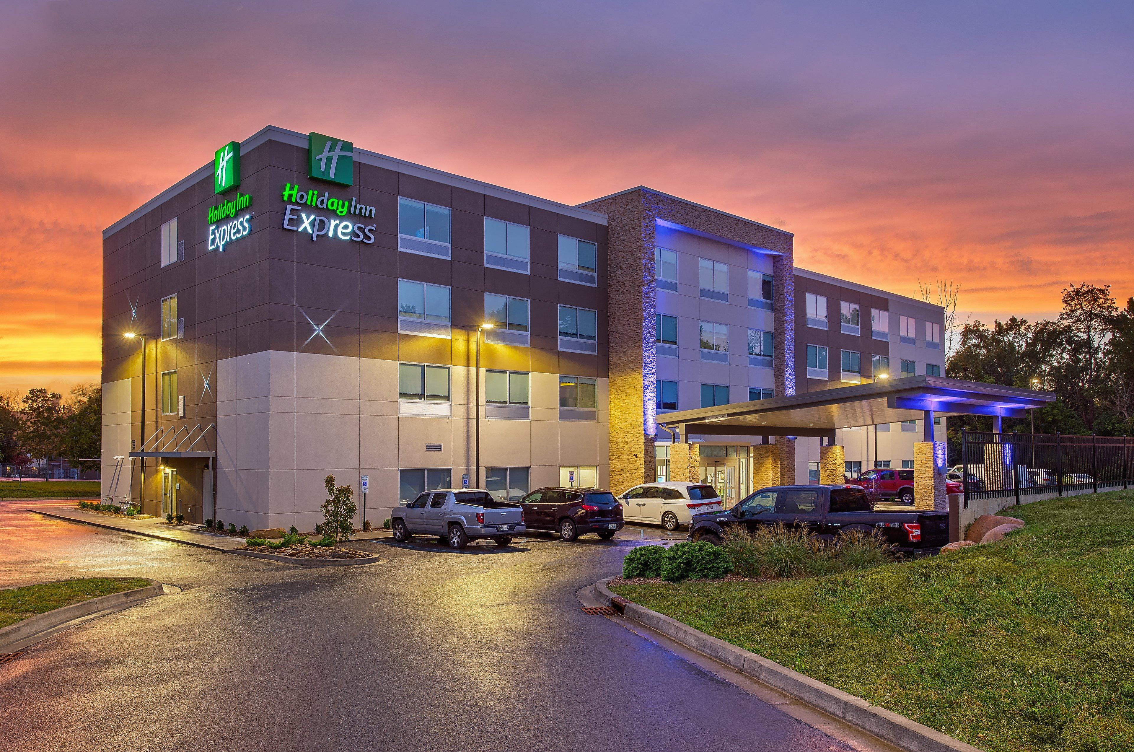 Holiday Inn Express Williamsburg By Ihg Exterior photo